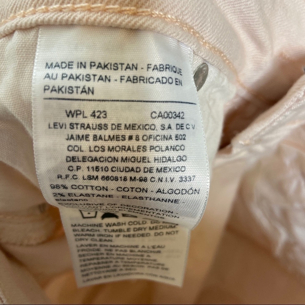 NWT Levi’s Light Pink High Waisted Cuff Shorts - Picture 5 of 5